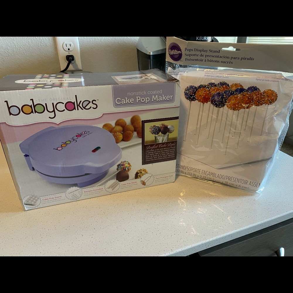 Cake pop maker and holder